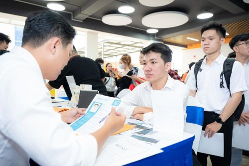 Gần 50 doanh nghiệp 'săn' nhân sự công nghệ chất lượng tại HUTECH IT OPEN DAY 2024