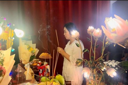NS Hồng Vân làm việc ý nghĩa tưởng nhớ cố NS Mai Phương - Anh Vũ