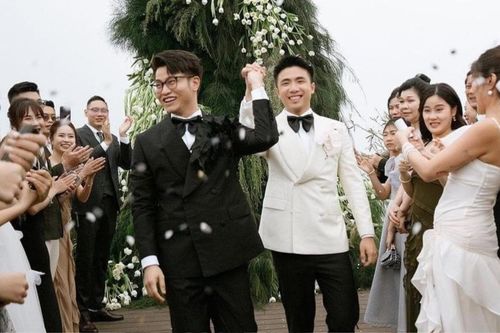 Ninh Dương xả loạt ảnh 'đám cưới' bí mật, 'chủ tịch' - 'thư kí' khiến quan khách khóc ròng