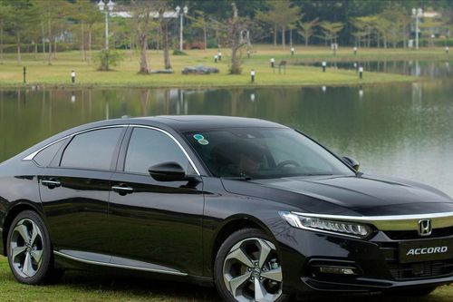 Honda Accord ưu đãi 220 triệu đồng, tạo sức ép lên Toyota Camry