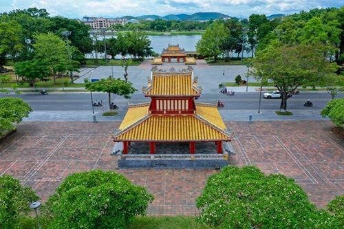 Phu Văn Lâu - 'tòa công báo' thời xưa