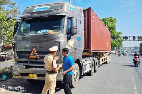 Cảnh báo tai nạn giao thông liên quan tới xe đầu kéo