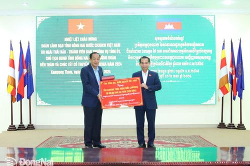 Lãnh đạo tỉnh thăm và chúc Tết Chol chnam Thmay tại tỉnh Kampong Thom, Vương quốc Campuchia