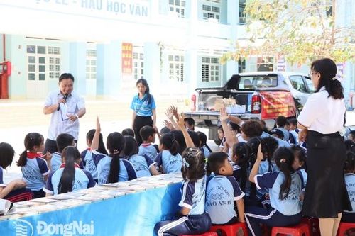 Xe thư viện lưu động Đồng Nai phục vụ bạn đọc tại tỉnh Ninh Thuận