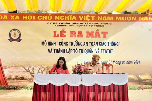 Đức Trọng: Ra mắt 2 mô hình 'Cổng trường an toàn giao thông'