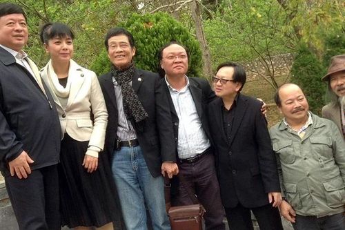 Các văn nghệ sĩ hành quân 'qua miền Tây Bắc-về với Điện Biên'