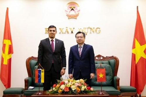 Bộ trưởng Nguyễn Thanh Nghị tiếp Đại sứ đặc mệnh toàn quyền Cộng hòa Bolivar Venezuela tại Việt Nam