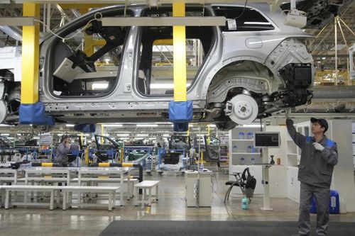 Hoạt động sản xuất của Trung Quốc mở rộng lần đầu tiên sau 6 tháng