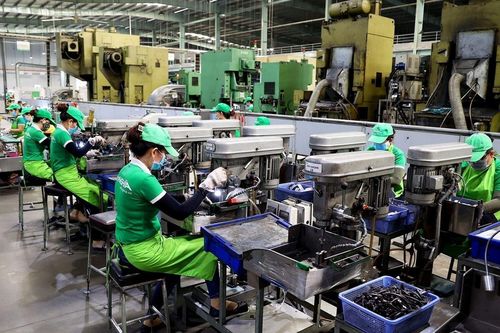 Các nhà sản xuất vẫn lạc quan dù PMI giảm điểm trong tháng 3