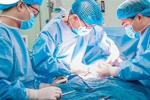 Nhiều em bé bị suy thận giai đoạn cuối được hồi sinh sự sống