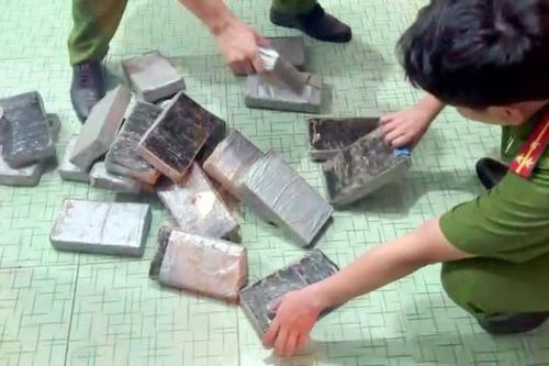Nguồn gốc hàng trăm kilôgam ma túy dạng cocaine trôi dạt vào bờ biển?