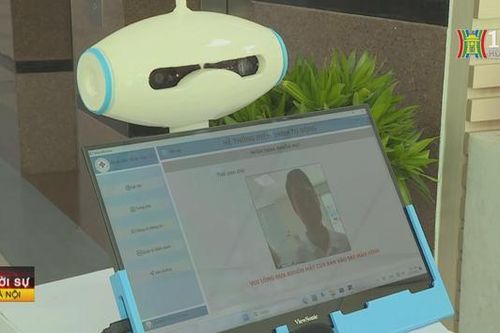 Robot hỗ trợ bệnh nhân tại Bệnh viện Nhân Dân 115
