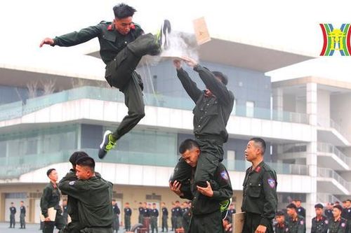 Mãn nhãn với màn trình diễn của hơn 5.000 cảnh sát cơ động
