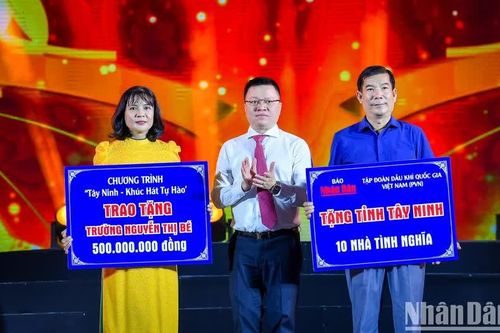 Đặc sắc chương trình nghệ thuật Tây Ninh - Khúc hát tự hào