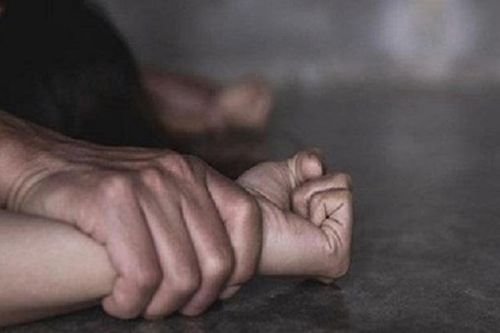 Nghệ An: Điều tra nghi vấn một bé gái lớp 6 bị cha dượng xâm hại