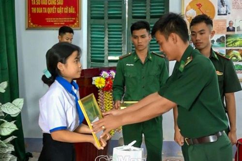 Nâng bước em đến trường