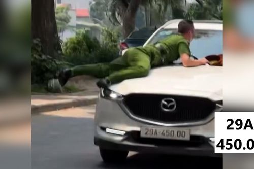 Tài xế ô tô liều lĩnh, hất công an lên nắp capo