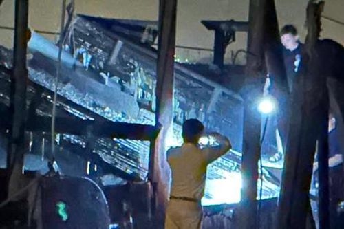 Bắt giữ nhiều tàu 'cát tặc' bỏ chạy trên sông Hồng