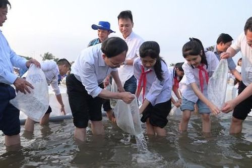 Quảng Ninh không đánh đổi tài nguyên môi trường lấy tăng trưởng, phát triển kinh tế biển bằng mọi giá