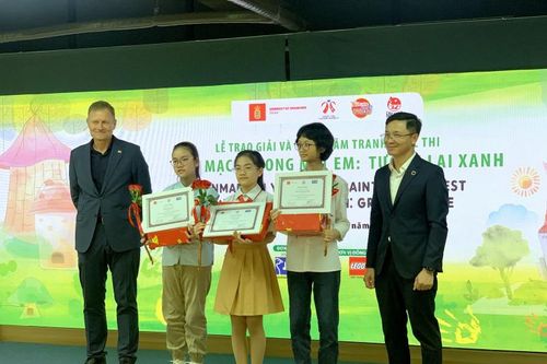 'Tiếng kêu từ biển xanh' đoạt giải Đặc biệt cuộc thi vẽ tranh 'Đan Mạch trong mắt em'