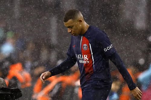 Mbappe mất quyền bất khả xâm phạm