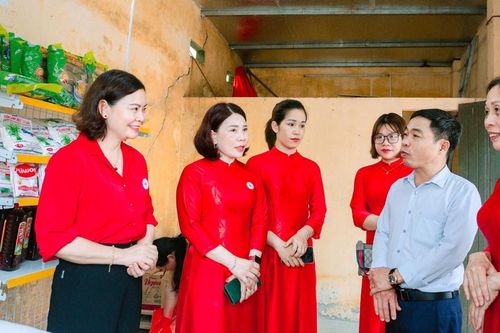 Ứng Hòa ra mắt mô hình 'Cụm dân cư nhân ái' và 'Gian hàng nhân đạo'