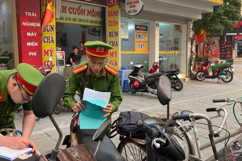 Cầu Giấy ra quân xử lý vi phạm trật tự đô thị