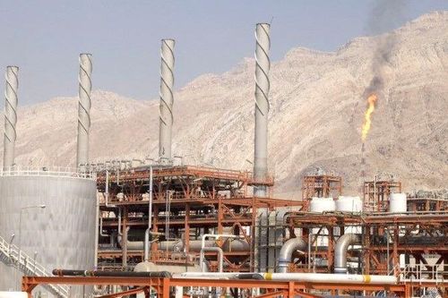 Xuất khẩu dầu thô của Iran đạt 35 tỷ USD trong 12 tháng qua