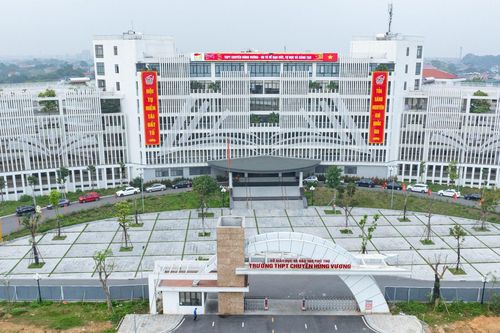 Ngôi trường danh tiếng vùng Đất Tổ thu hút mọi góc nhìn