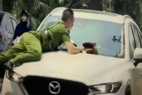 Đối tượng điều khiển phương tiện hất Cảnh sát lên nắp capo dương tính với ma túy