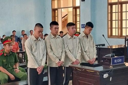 Phạm tội giết người khi chưa đủ 18 tuổi, 4 bị cáo lãnh án