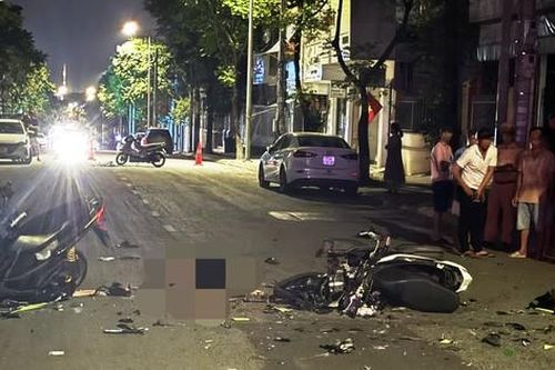 Va chạm kinh hoàng giữa 2 xe gắn máy, 4 người thương vong