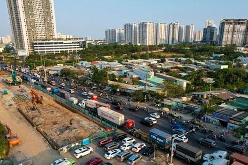 TPHCM đổi lộ trình xe buýt trong khi làm hầm chui Nguyễn Văn Linh