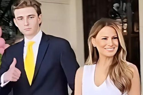 Barron Trump là tâm điểm khi xuất hiện vì cao hơn 2 m