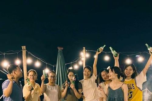 Giới trẻ rủ nhau trốn phố đi 'chill' ngày đầu hè