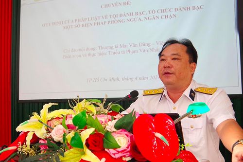 Tuyên truyền pháp luật an toàn giao thông cho quân nhân Hải quân