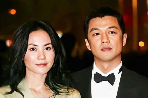 Lý Á Bằng bị chỉ trích vì liên tục nhắc tên vợ cũ Vương Phi