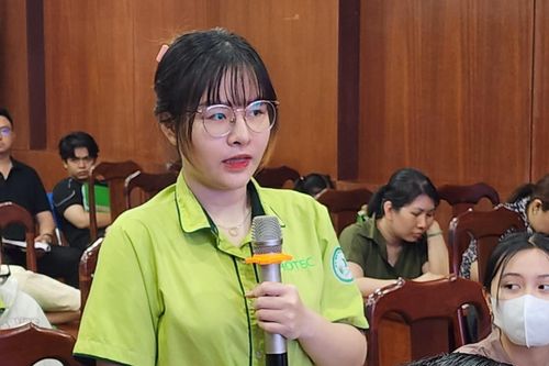 Nữ sinh học ngành logistics ở Việt Nam tăng