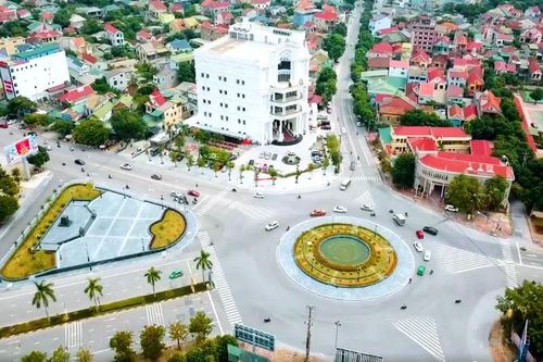 Chuẩn bị khánh thành tượng đài V.I.Lê-nin tại thành phố Vinh