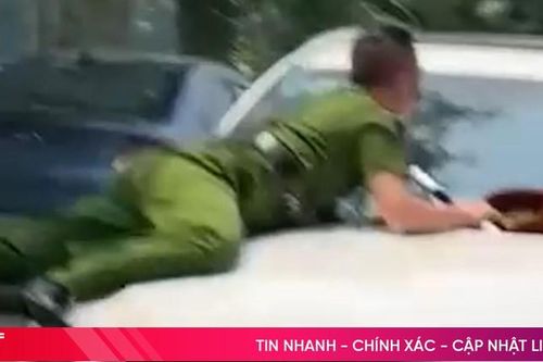 Hất cảnh sát lên nắp capo bỏ chạy, tài xế bị tạm giữ hình sự