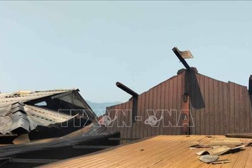 Cao Bằng: Dông, lốc kèm mưa đá làm tốc mái trên 570 nhà dân