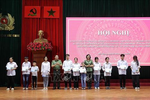Lan tỏa chương trình 'Mẹ đỡ đầu' và mô hình 'Anh nuôi là cán bộ Đoàn Công an'