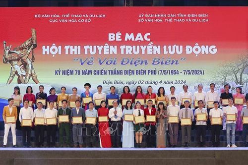 Bế mạc Hội thi Tuyên truyền lưu động toàn quốc 'Về với Điện Biên'