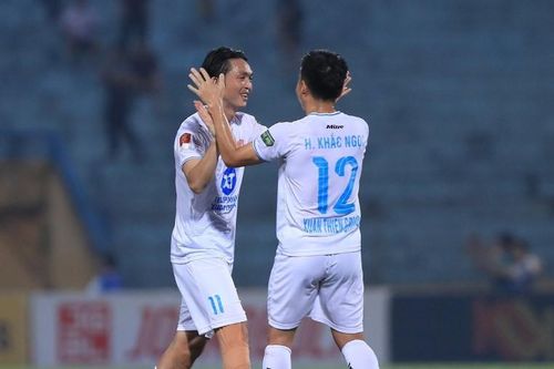 Tuấn Anh mắc sai sót về số áo thi đấu ở trận ra mắt Nam Định