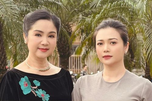 Mẹ ruột Hồng Diễm và vợ cũ Quang Sự đọ sắc: Người là nữ hoàng ảnh lịch, người quyến rũ ở tuổi 43