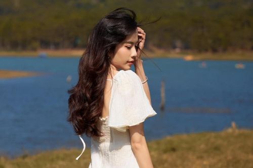 Nam Em lại đổi tên mới giống một Hoa hậu đình đám của Vbiz