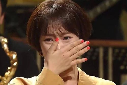 Nữ diễn viên nổi tiếng bậc nhất showbiz tiết lộ ly hôn vì chồng hẹn hò cùng 400 phụ nữ