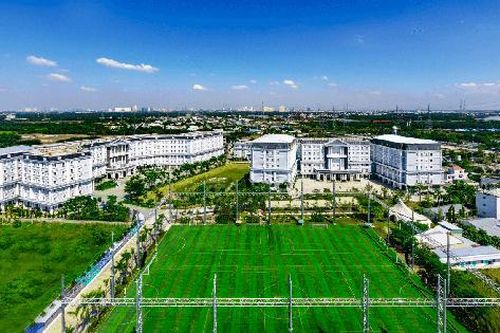 Phụ huynh học sinh trường AISVN: Người đóng tiền tiếp, người đưa con về quê