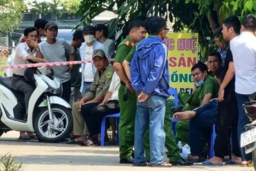 Điều tra nguyên nhân 2 cha con gục trên vũng máu