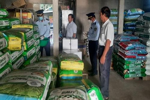 Quản lý thị trường tỉnh Tiền Giang xử lý 28 vụ vi phạm về phân bón trong quý I/2024